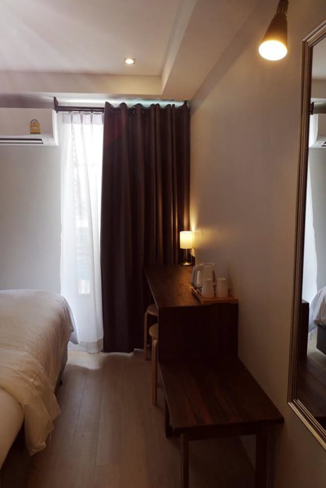 Economy Twin Room, 2 Twin Beds, Non Smoking - Photo 7