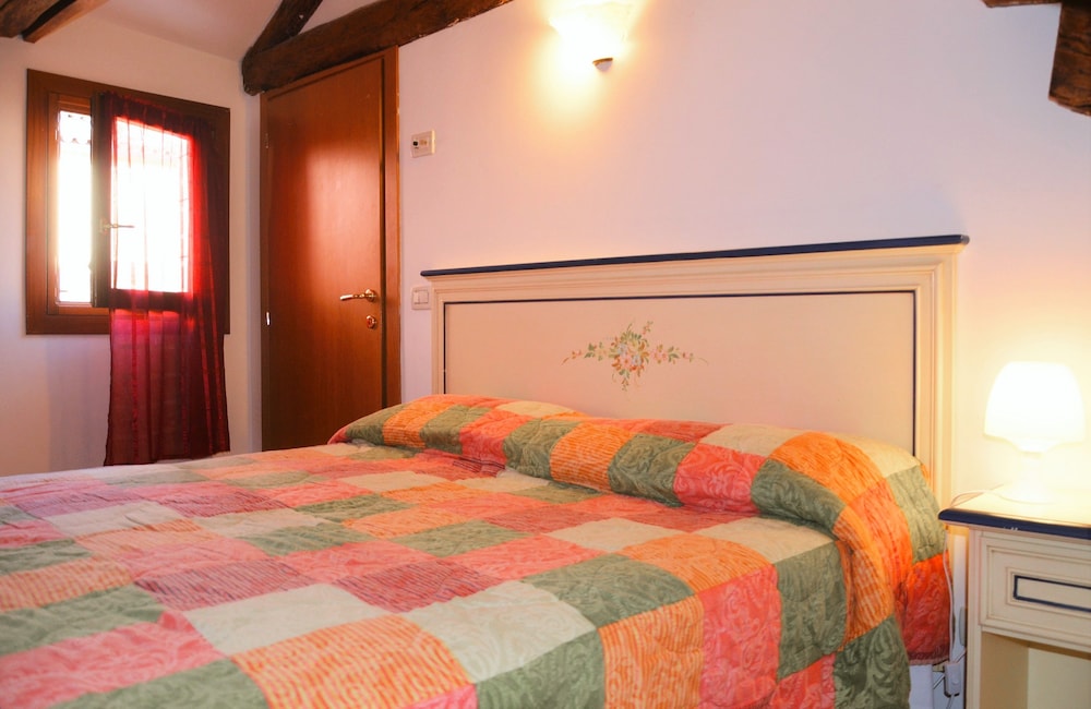 Double Room, Shared Bathroom photo 2