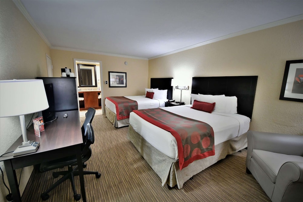 Room, 2 Queen Beds, Non Smoking (Pet-Friendly) photo 1