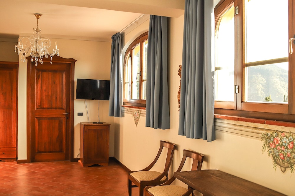 Deluxe Suite - Photo 12