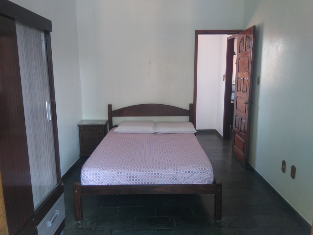 House, 2 Bedrooms photo 2