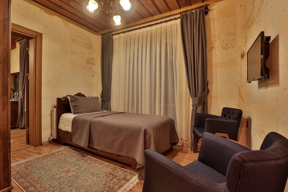 Deluxe Triple Room photo 2