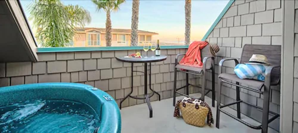 Deluxe City View Room with Hot Tub - Photo 6