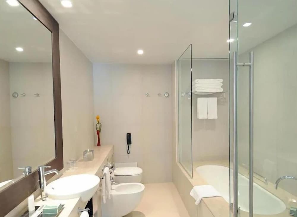 Standard Room, 2 Twin Beds, City View