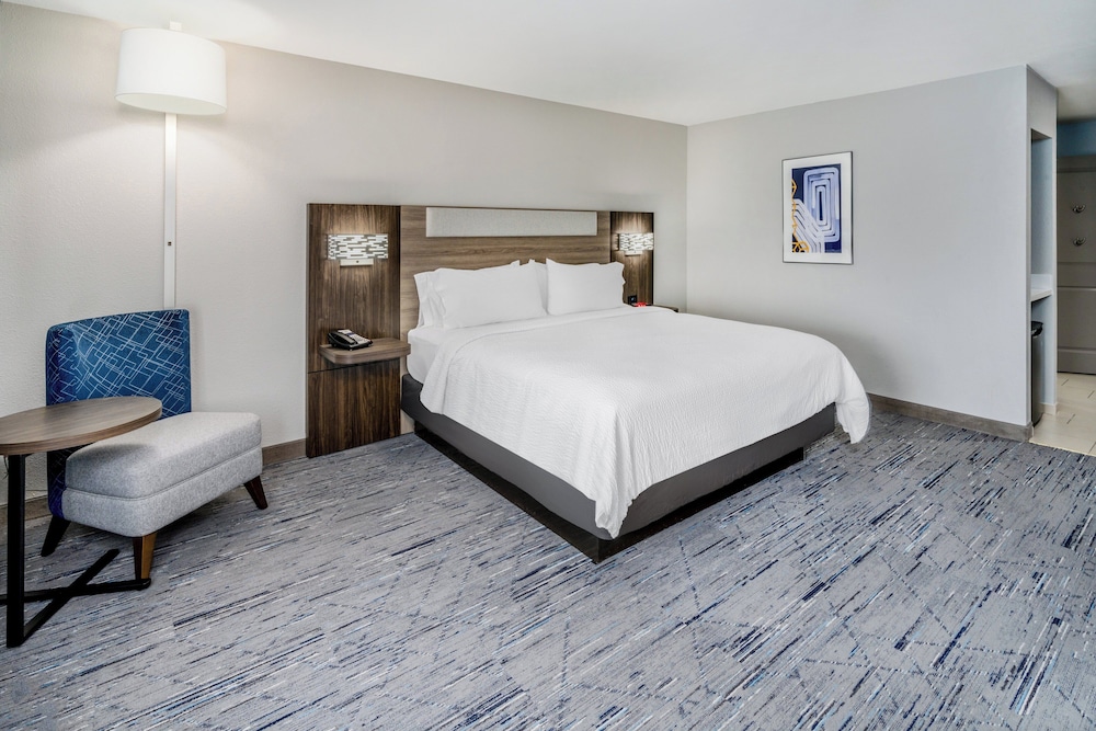 Standard Room, 1 King Bed, Accessible Bathtub (Communications) photo 1