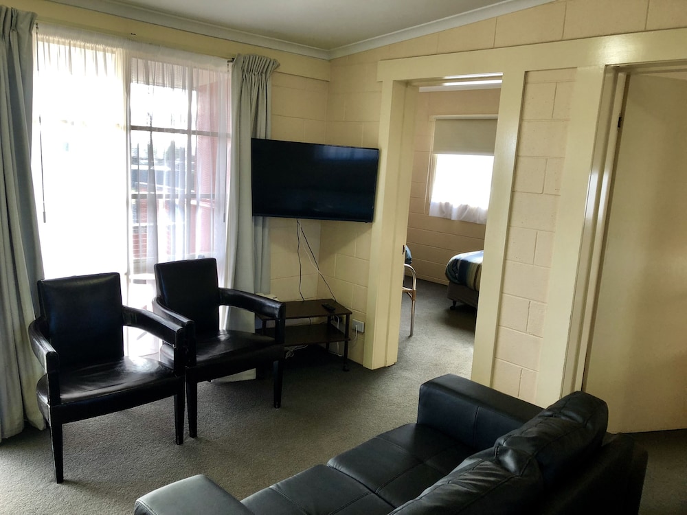 Standard Apartment, 3 Bedrooms, Kitchenette photo 2