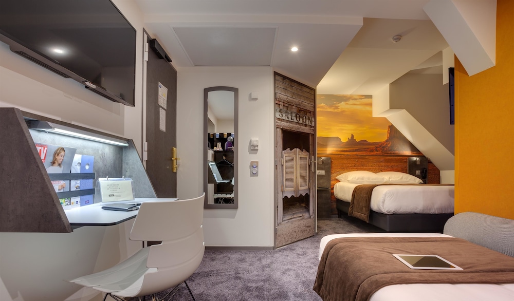 Superior room 1 double bed and 1 single bed - Photo 3