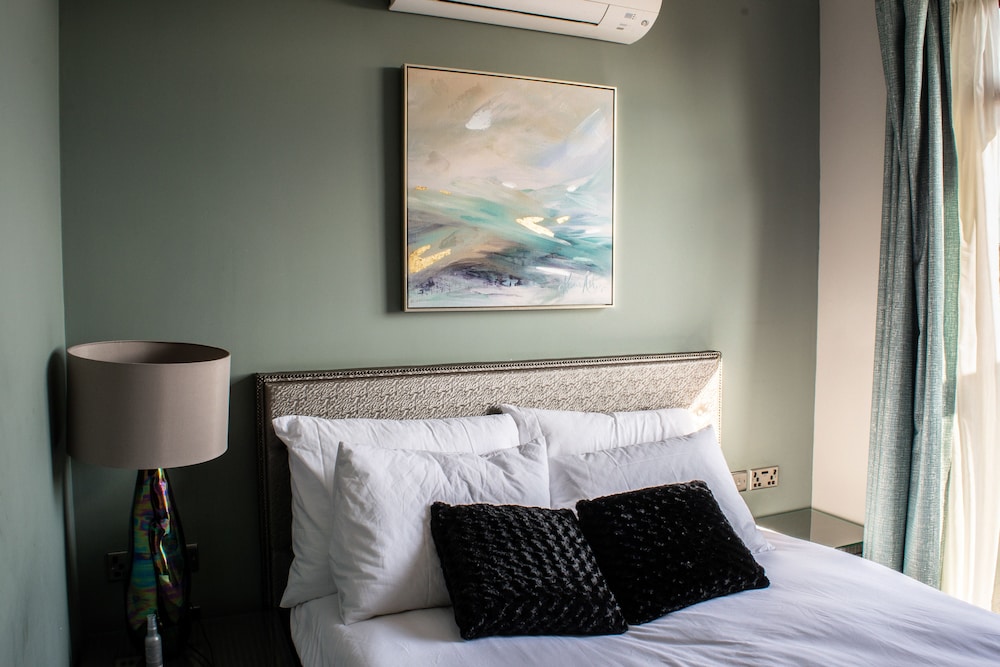 Executive Room, 1 King Bed, City View