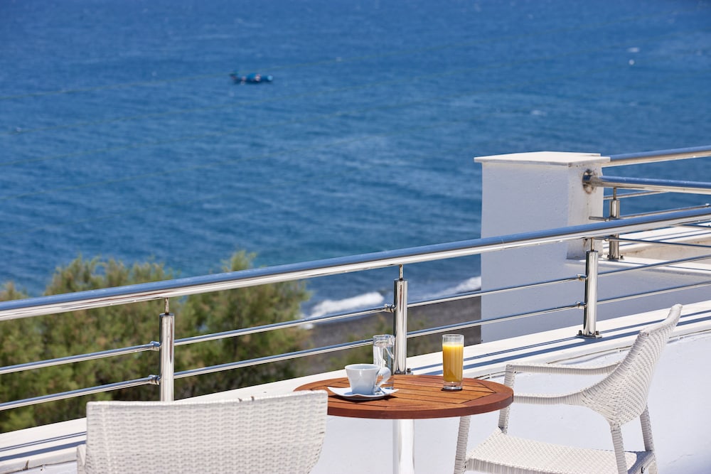 Superior Double Room, Sea View - Photo 8