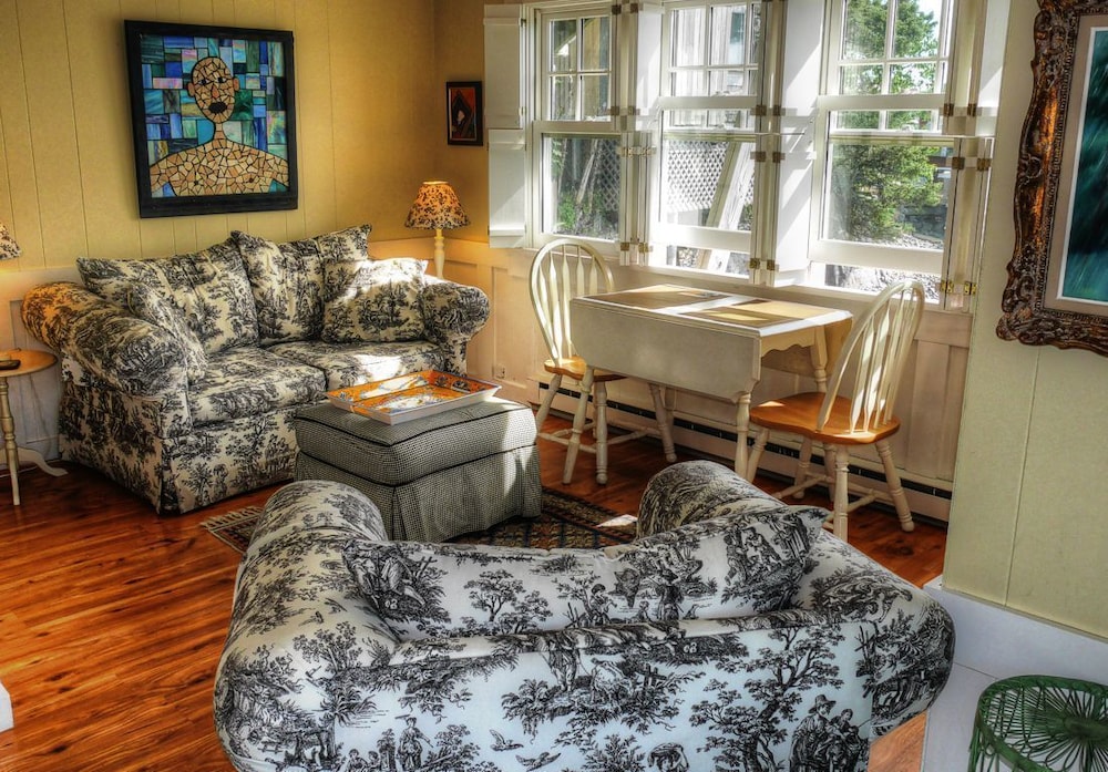 Suite (Bow Sprit) photo 1