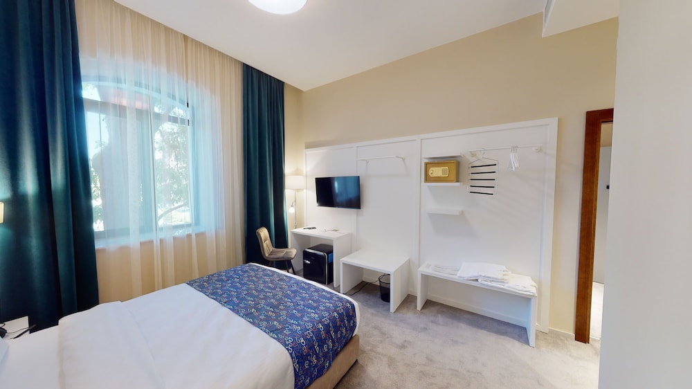 Standard Double Room - Photo 16