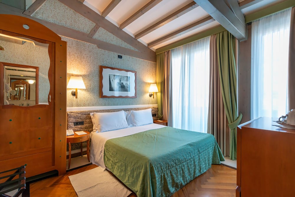 Classic Room (Small) - Photo 13