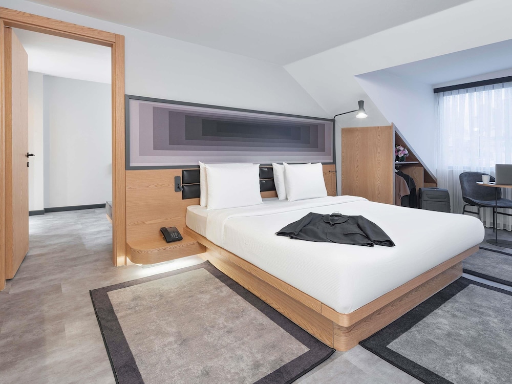 Suite, 1 King Bed photo 1