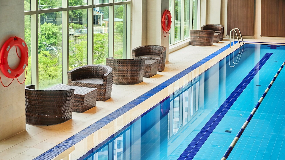 [Pool Access For 3] Deluxe Family Twin Room