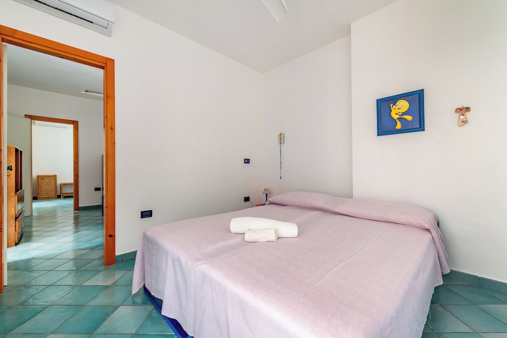 Standard House, 3 Bedrooms, 2 Bathrooms (Villa Anna Otranto 200m From The Sea)