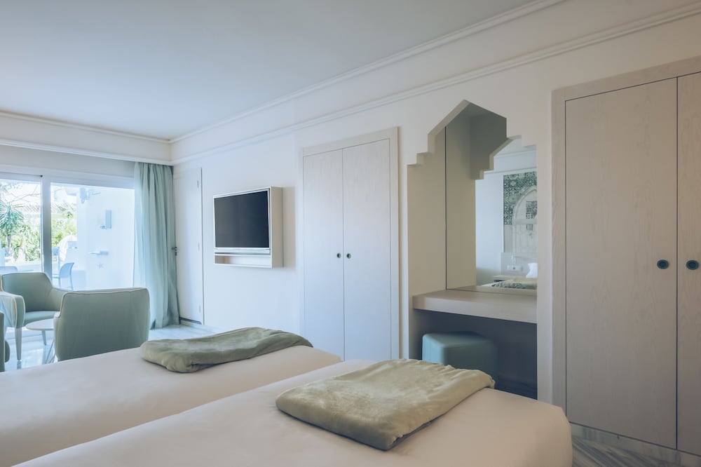 Double Room, Pool Access - Photo 2