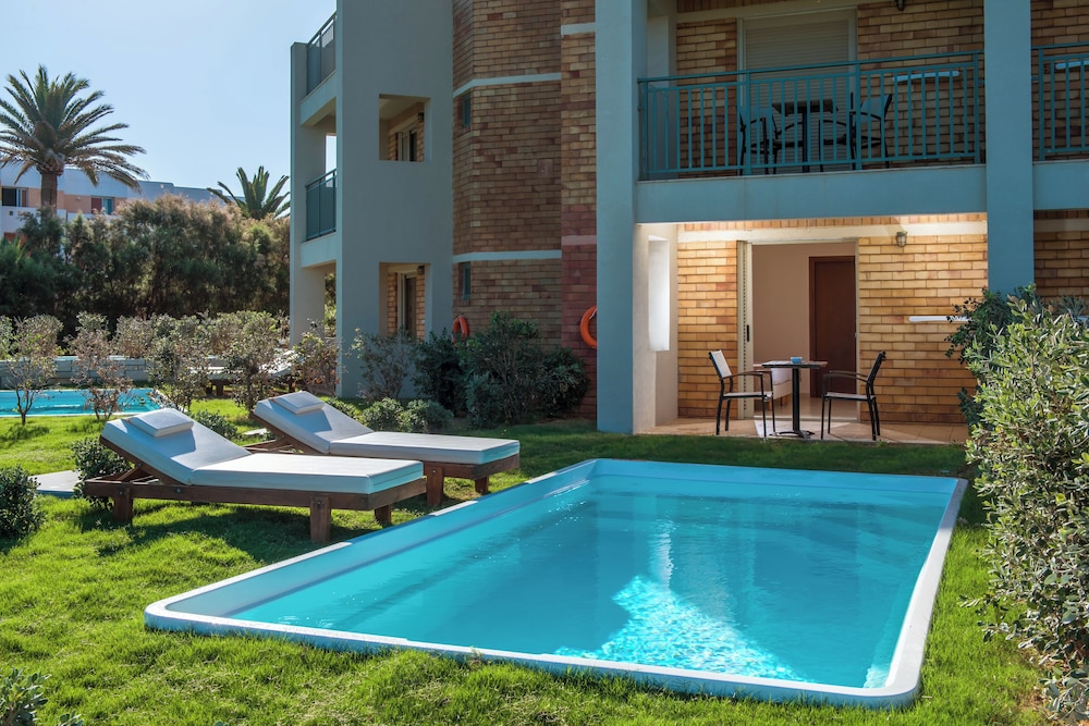 Double Room, Private Pool, Oceanfront photo 3