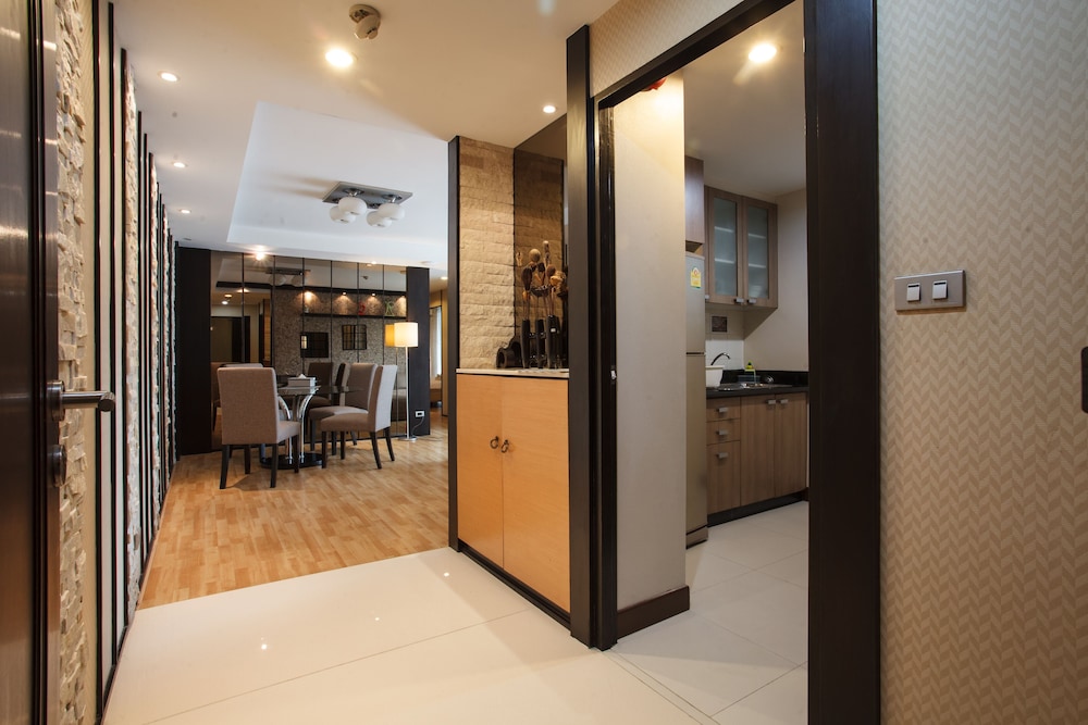 Condo, 2 Bedrooms, Accessible, Balcony