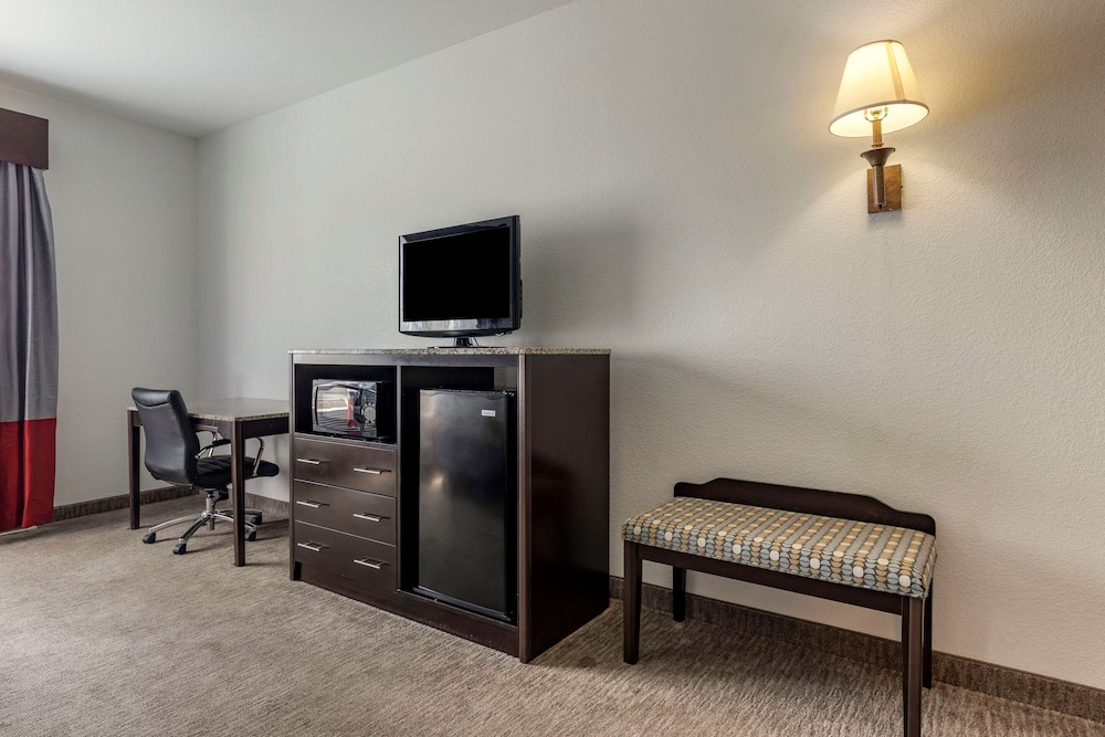 Standard Room, 2 Queen Beds, Non Smoking - Photo 4