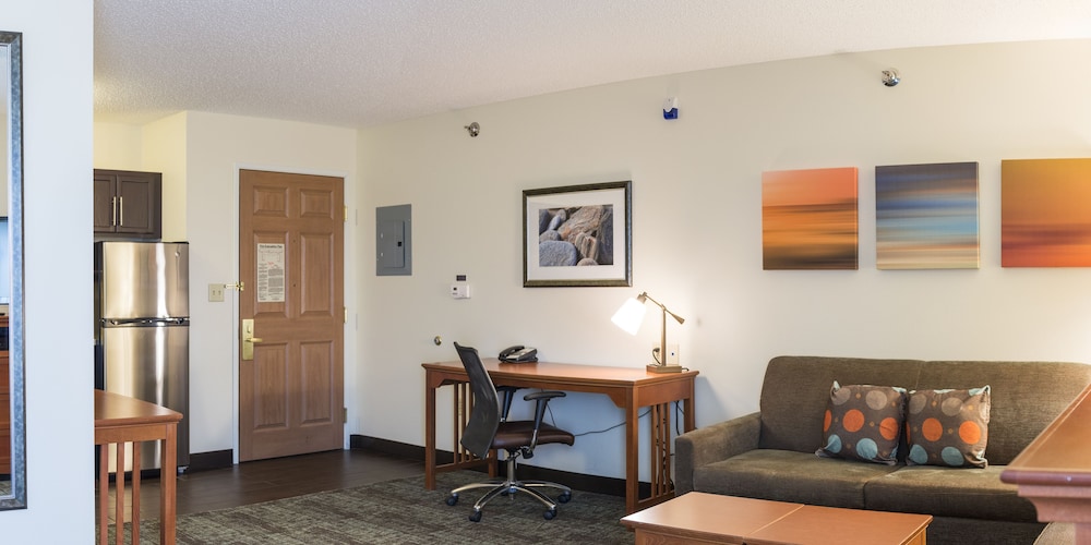Suite, 1 Bedroom, Kitchen (2 Dbl, Living, Dining) - Photo 7