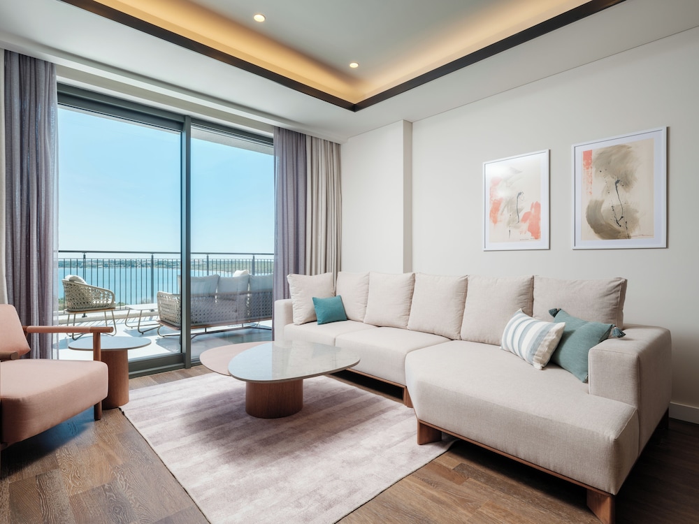 Penthouse Suite with 2 Bedrooms & Private Pool Sea View 2+1 Room (Community Zone)