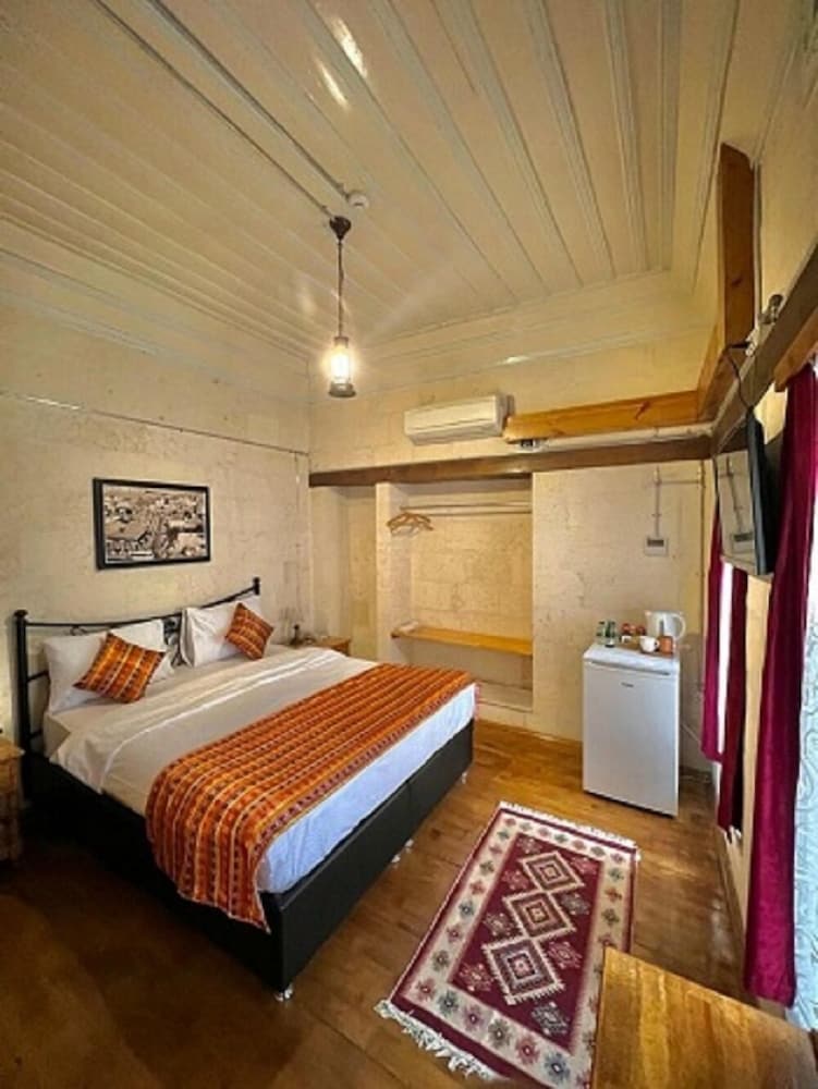 Deluxe Double Room - Photo 8