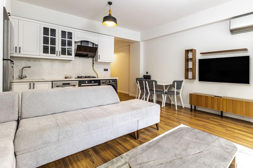 Apartment photo 2