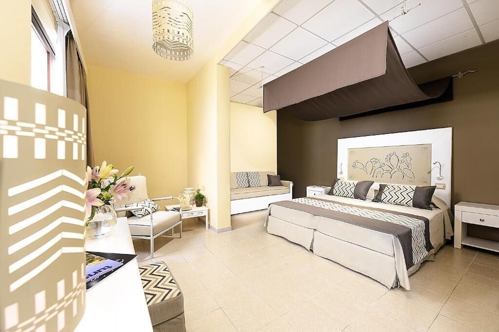 Double or Twin Room - Photo 3