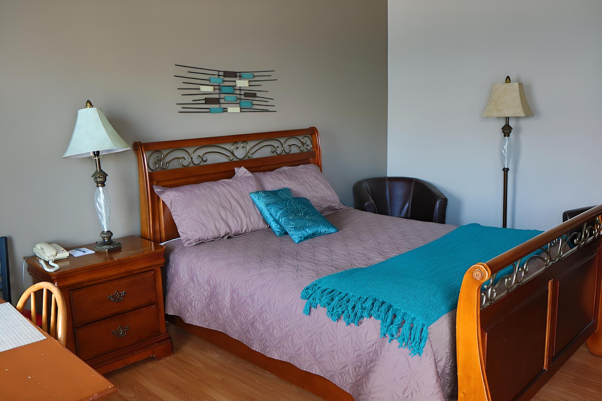 Standard Room, 1 Queen Bed, Balcony (Plus) photo 2