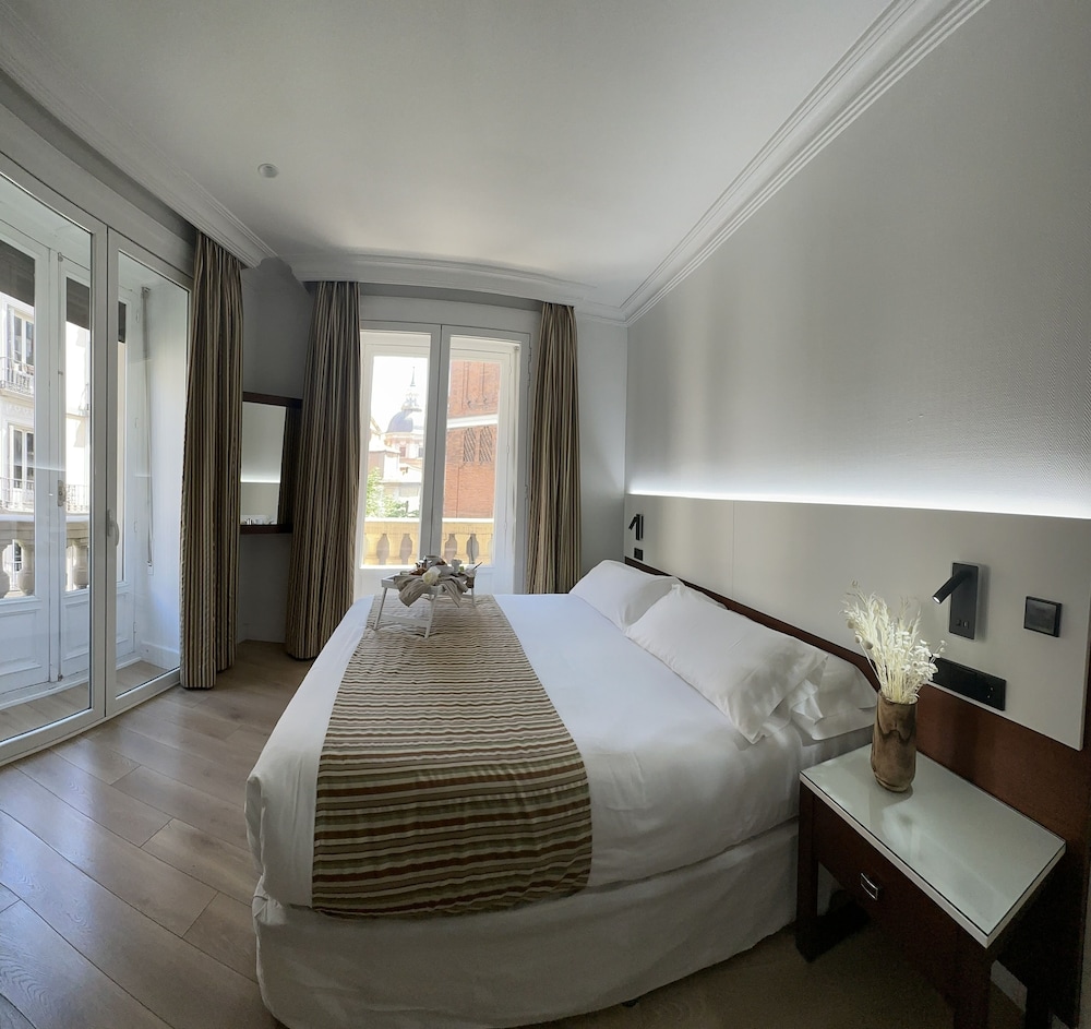 Double Room (con balcón y vistas) - Photo 3