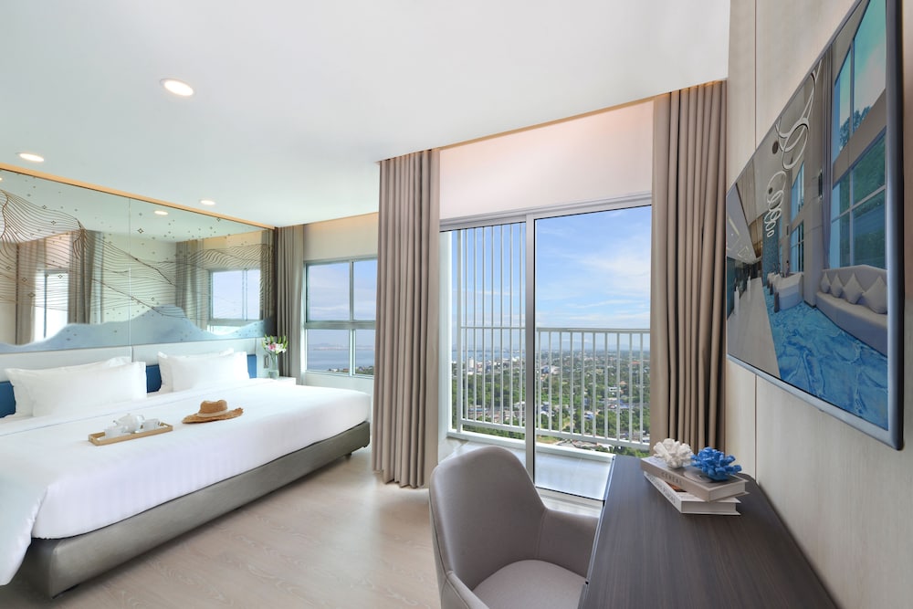 Presidential Room, 1 King Bed, City View