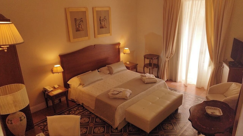Double or Twin Room - Photo 2