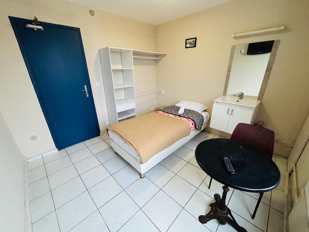 Basic Single Room