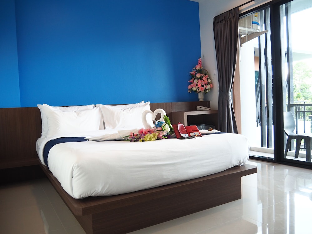Standard Room with Pool View - Photo 1