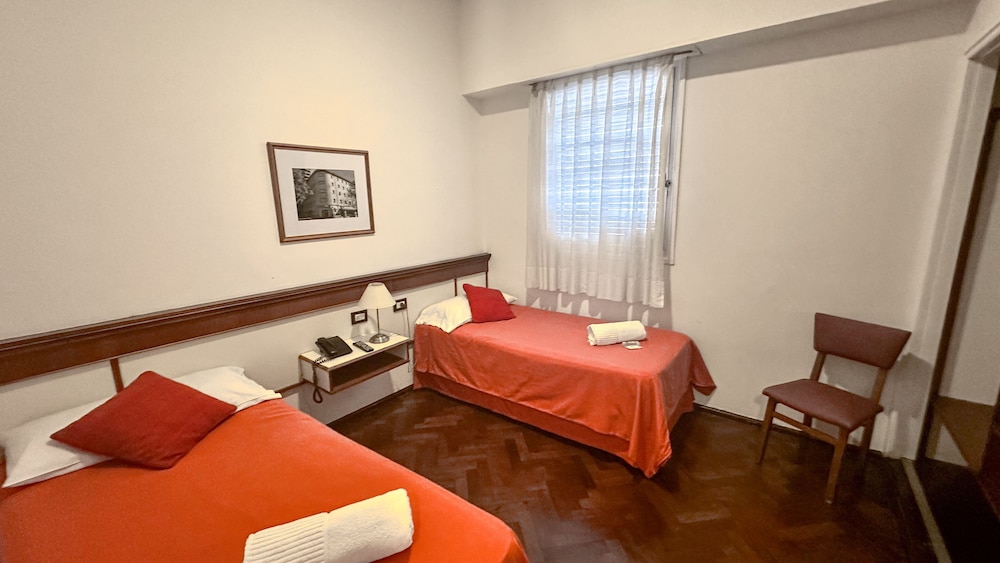 Triple Room, Multiple Beds photo 3