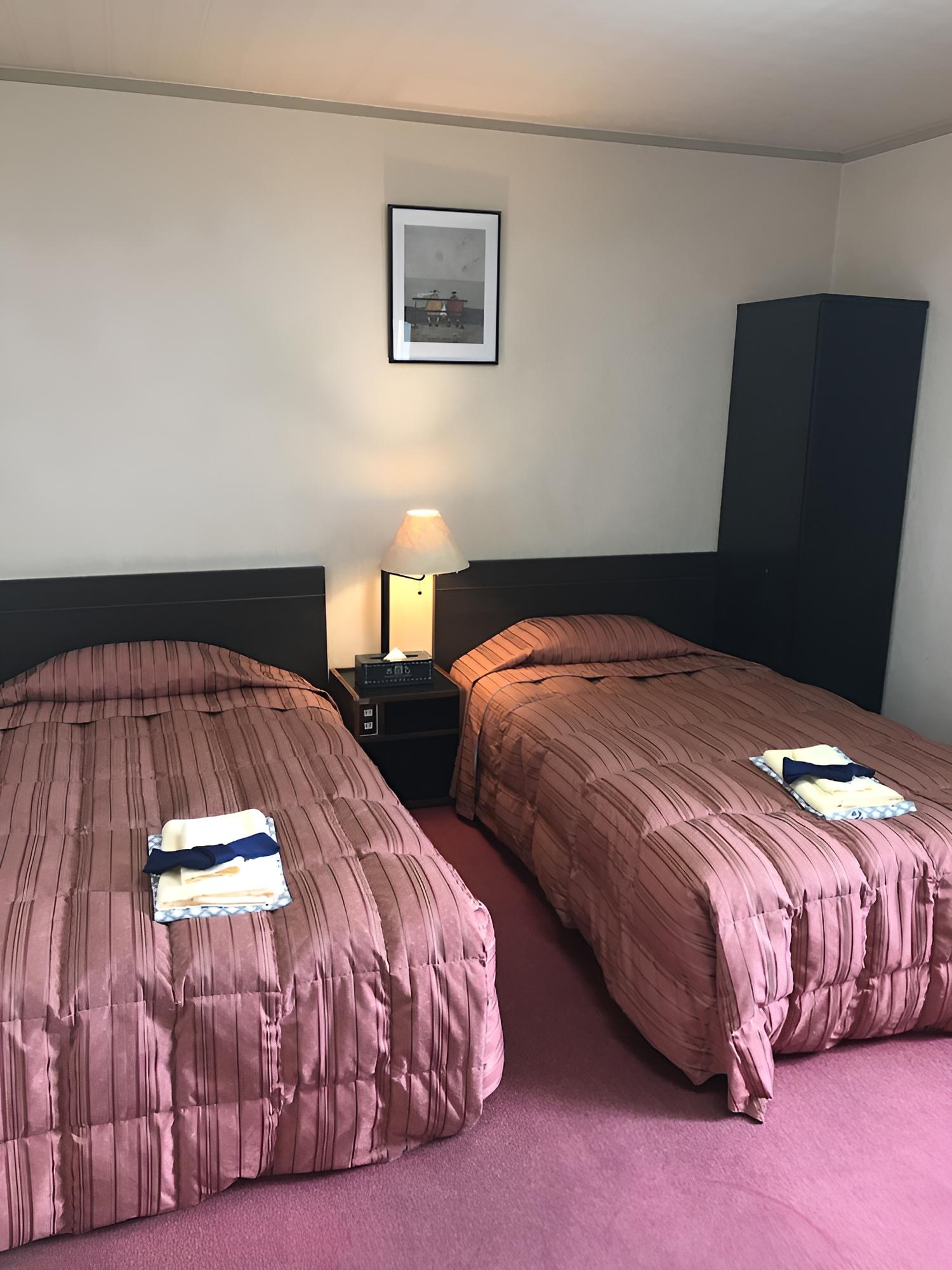 Twin Room, Smoking photo 1