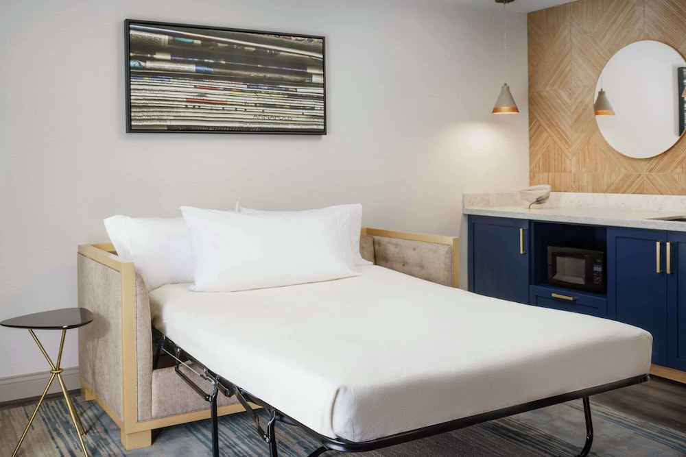 Suite, 1 Bedroom, Accessible, Bathtub - Photo 6