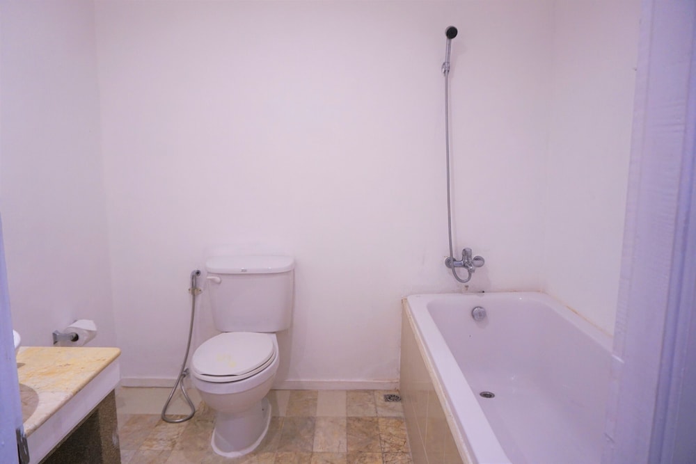 Standard Single Room with Bathtub photo 3