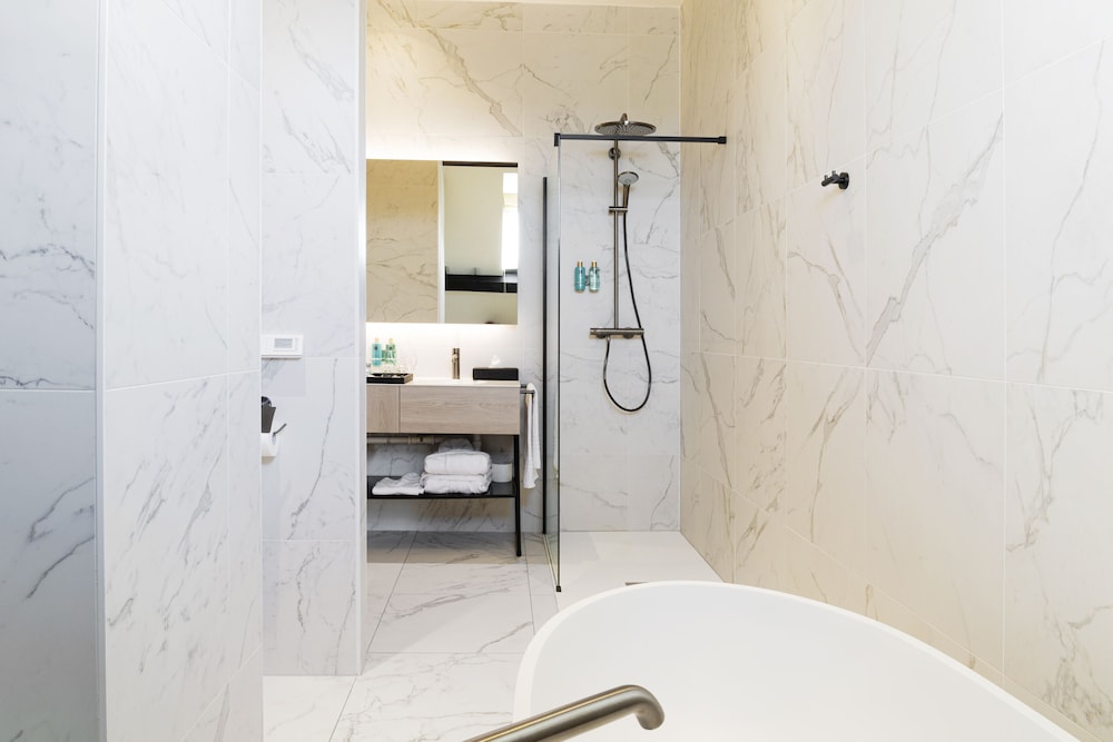 Suite - Photo 2