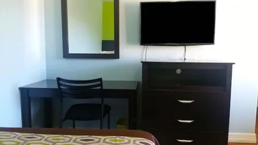 Room, 2 Double Beds, Smoking - Photo 7
