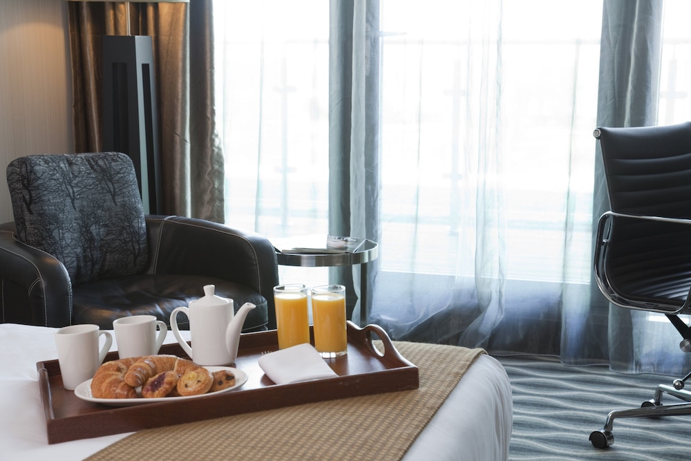 Premium Room, 1 King Bed, River View - Photo 6