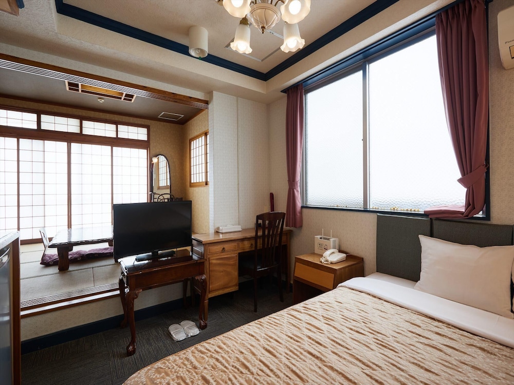 Japanese-Western Style Room, Smoking photo 1