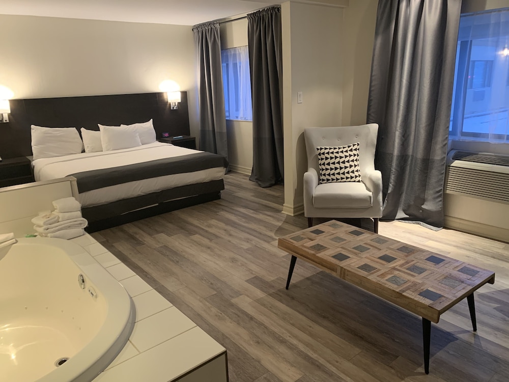 Grande Suite, 1 King Bed, Jetted Tub - Non Smoking photo 1