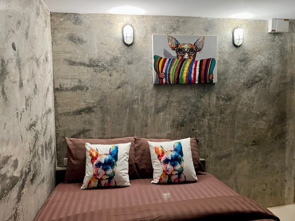 Basic Room, 1 Queen Bed - Photo 19