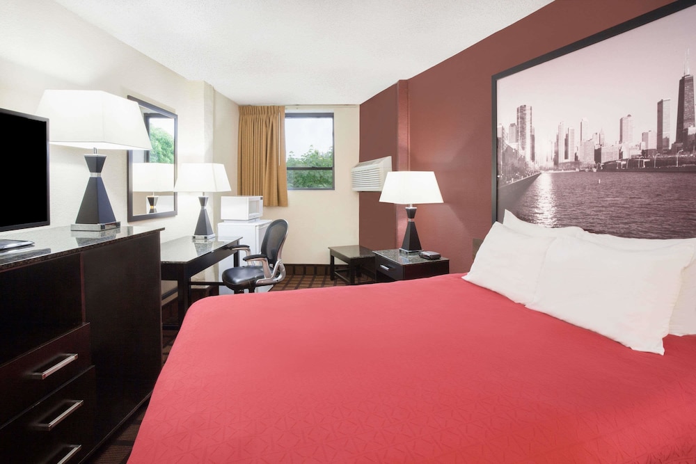 Room, 1 King Bed, Non Smoking (Mobility) - Photo 3