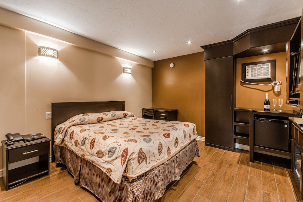 Deluxe Room, 1 Queen Bed, Non Smoking, Fireplace photo 3