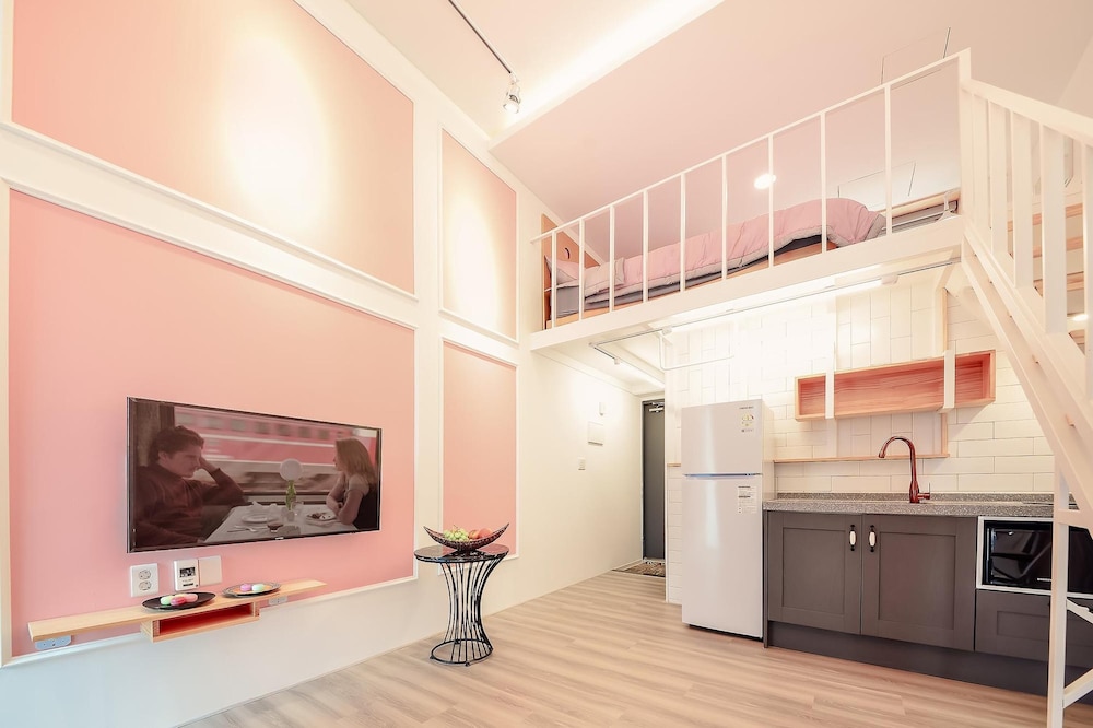 Basic Room, 1 Bedroom (F201) - Photo 6