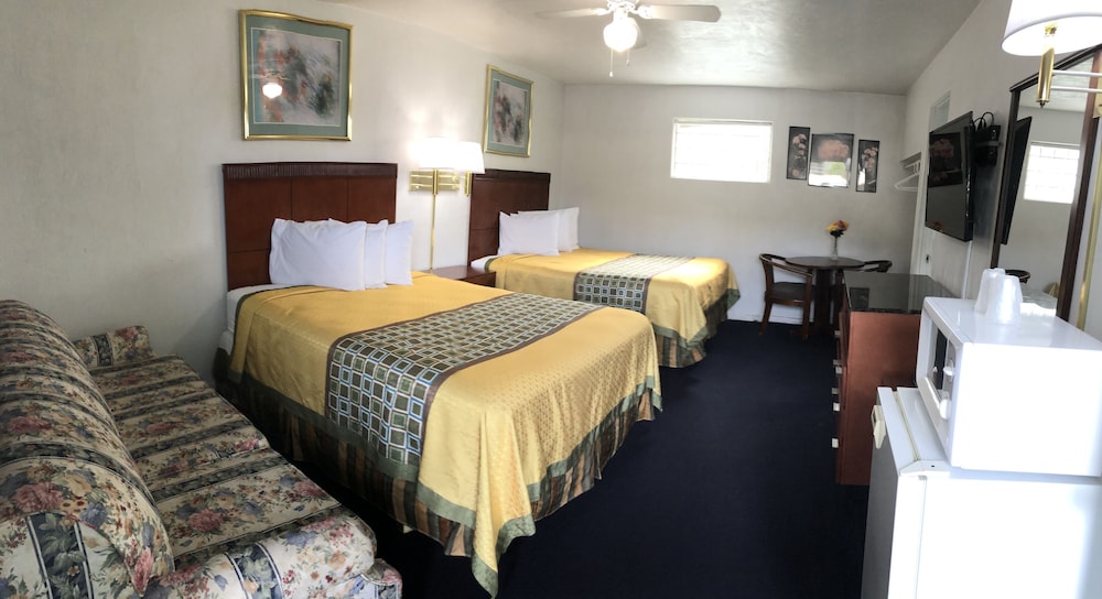 Standard Room, 2 Queen Beds, Non Smoking photo 2