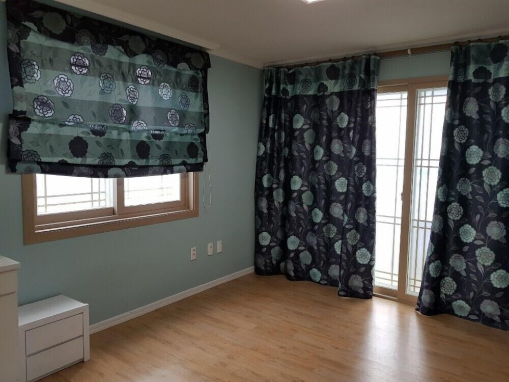 Room (305) - Photo 7