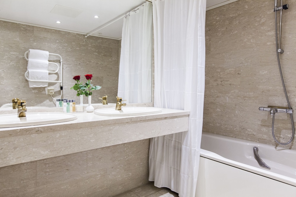 Deluxe Room - Photo 9